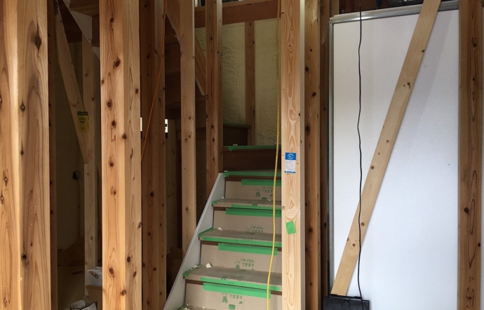 Him邸／階段設置完了